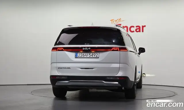 Kia Carnival 2021 2.2 автомат (гидро), миниатюра 4