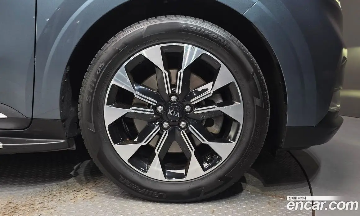 Kia Carnival 2021 2.2 автомат (гидро), фото 5