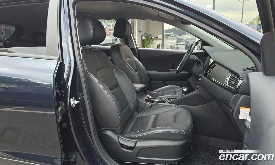 Kia Niro 2017 1.6 автомат (гидро), фото 12 Kia Niro 2017 1.6 автомат (гидро), фото 12
