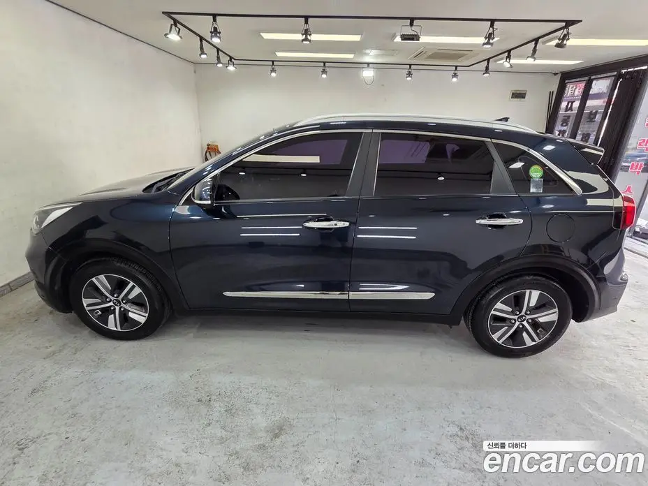Kia Niro 2019 1.6 автомат (гидро), фото 5