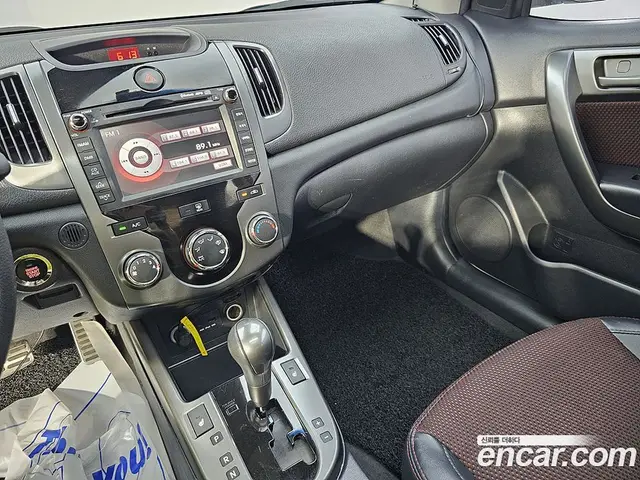 Kia Porte 2010 1.6 автомат (гидро), миниатюра 10