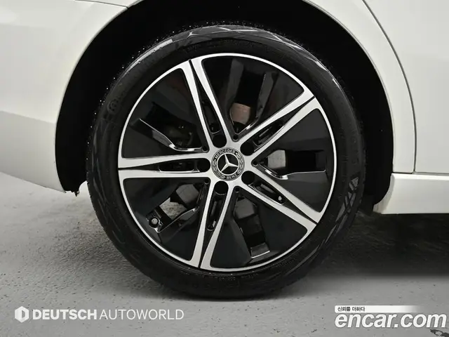 Mercedes-Benz A-Class 2024 2.0 автомат (гидро), миниатюра 5