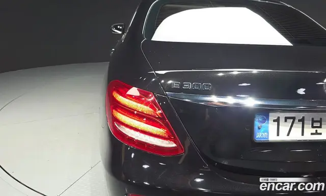 Mercedes-Benz E-Class 2018 2.0 автомат (гидро), миниатюра 9