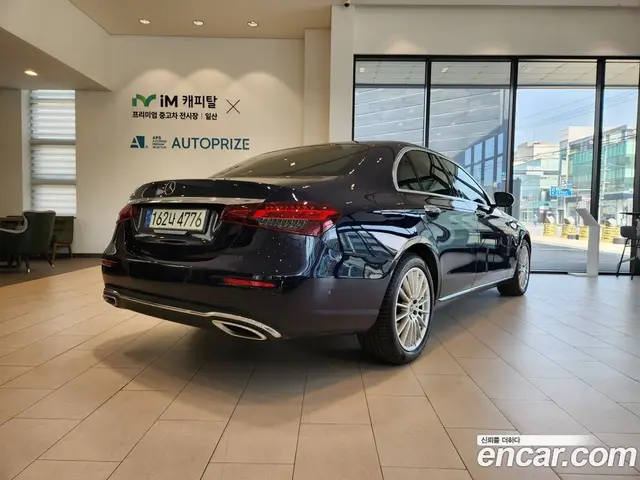 Mercedes-Benz E-Class 2021 2.0 автомат (гидро), миниатюра 2