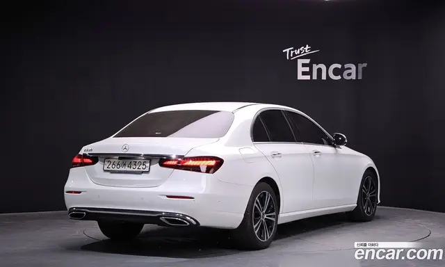 Mercedes-Benz E-Class 2021 2.0 автомат (гидро), миниатюра 2