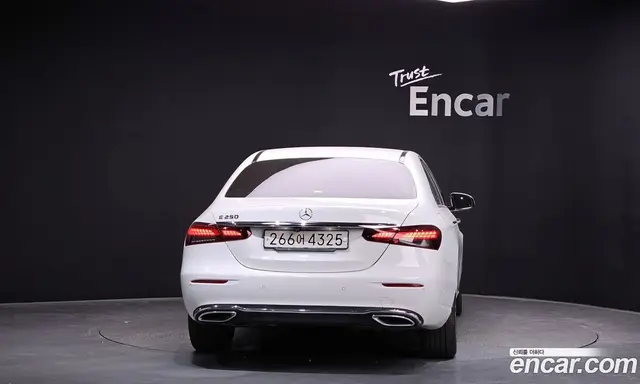 Mercedes-Benz E-Class 2021 2.0 автомат (гидро), миниатюра 4