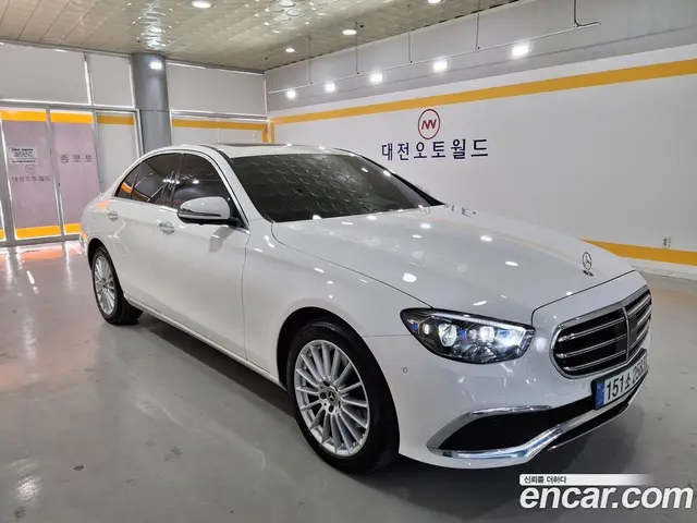 Mercedes-Benz E-Class 2023 1.9 автомат (гидро), миниатюра 2