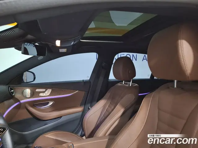 Mercedes-Benz E-Class 2023 1.9 автомат (гидро), миниатюра 11