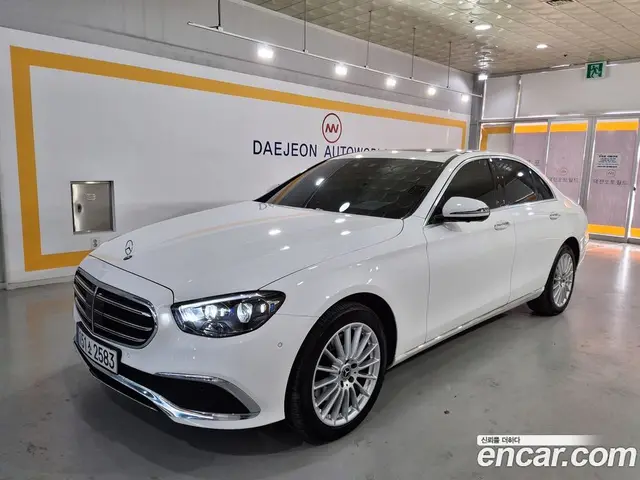 Mercedes-Benz E-Class 2023 1.9 автомат (гидро), миниатюра 3
