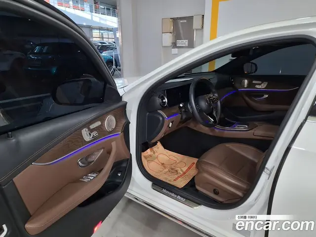 Mercedes-Benz E-Class 2023 1.9 автомат (гидро), миниатюра 9