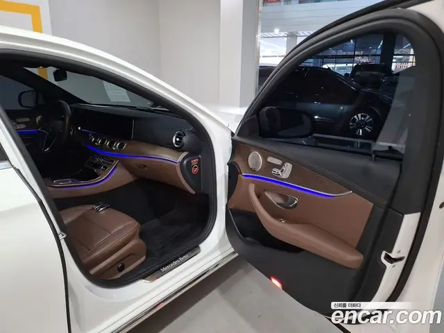 Mercedes-Benz E-Class 2023 1.9 автомат (гидро), миниатюра 10