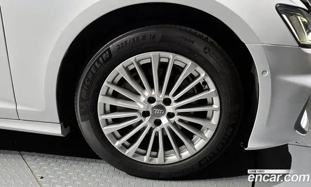 Audi A6 2019 2.0 автомат (гидро), миниатюра 5