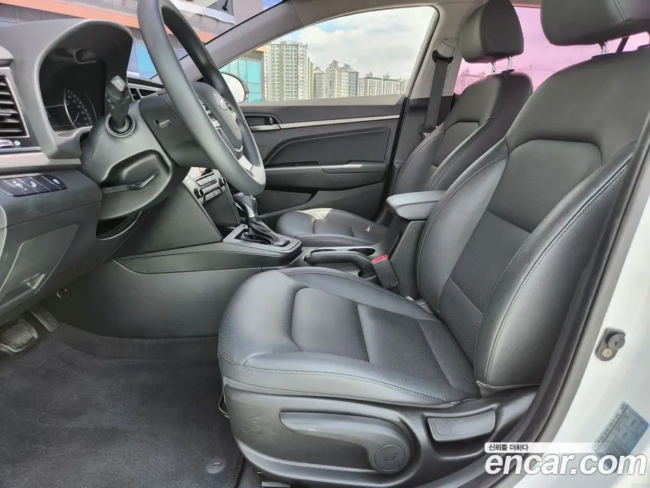 Hyundai Avante 2018 1.6 автомат (гидро), фото 12