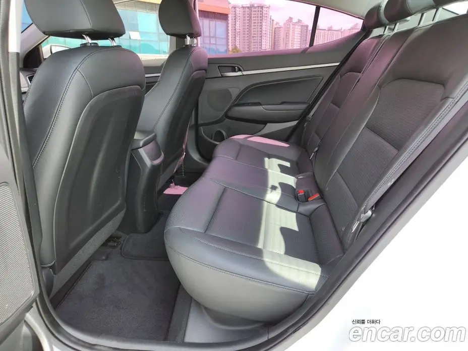 Hyundai Avante 2018 1.6 автомат (гидро), фото 13