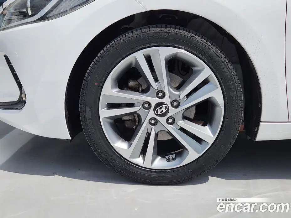 Hyundai Avante 2018 1.6 автомат (гидро), фото 14