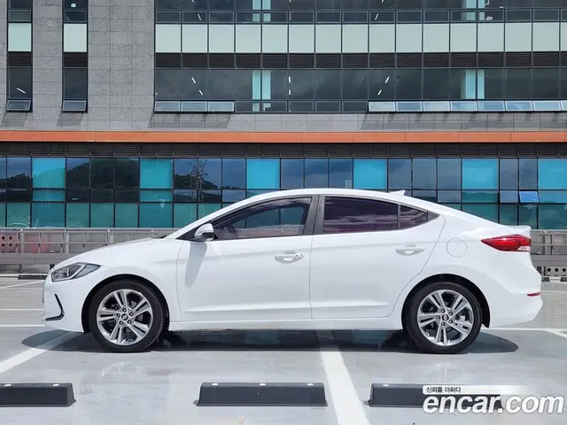 Hyundai Avante 2018 1.6 автомат (гидро), миниатюра 4