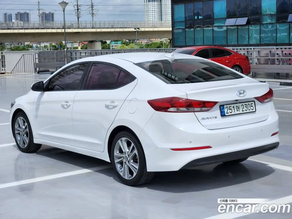Hyundai Avante 2018 1.6 автомат (гидро), фото 5