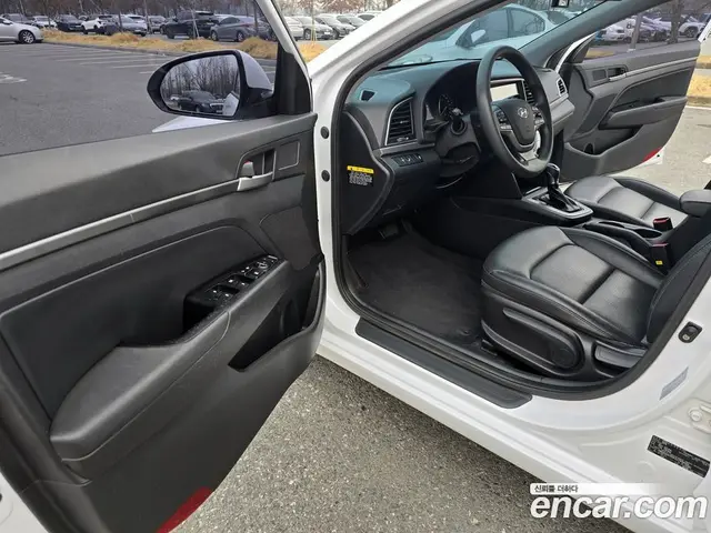 Hyundai Avante 2018 1.6 автомат (гидро), миниатюра 11