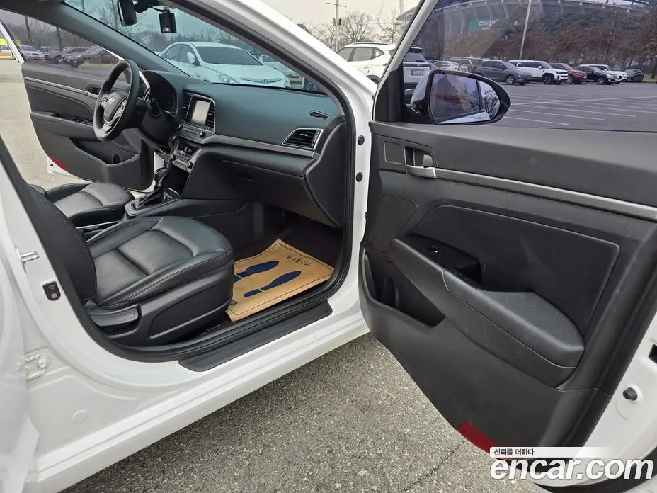 Hyundai Avante 2018 1.6 автомат (гидро), фото 12