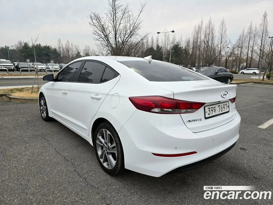 Hyundai Avante 2018 1.6 автомат (гидро), фото 18
