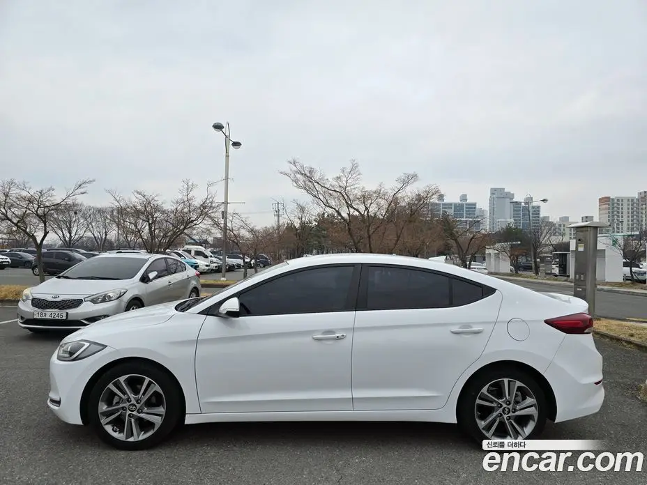 Hyundai Avante 2018 1.6 автомат (гидро), фото 19