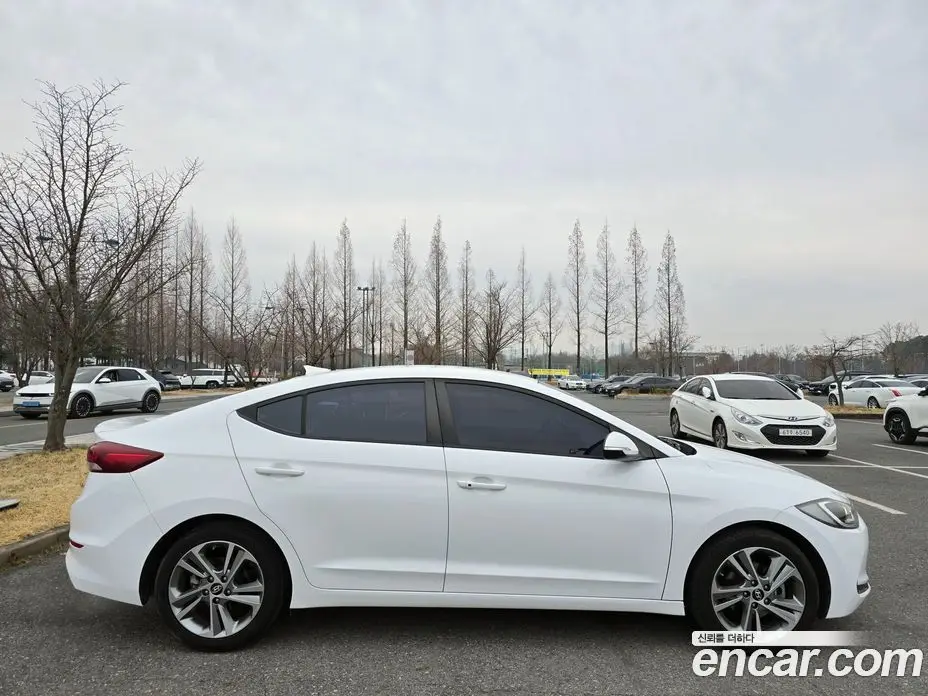 Hyundai Avante 2018 1.6 автомат (гидро), фото 20