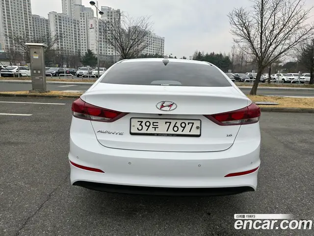 Hyundai Avante 2018 1.6 автомат (гидро), миниатюра 4
