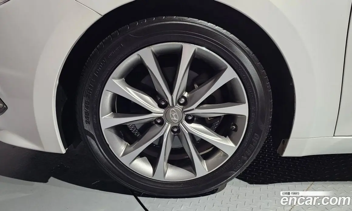 Hyundai Grandeur 2015 2.2 автомат (гидро), фото 5