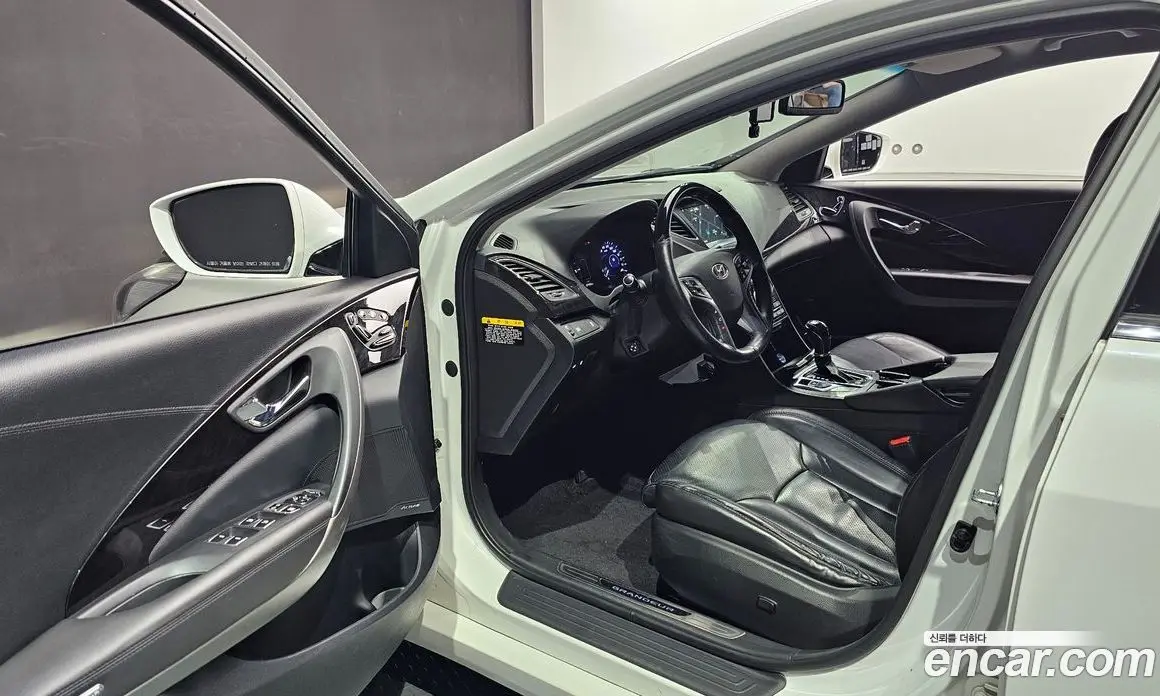 Hyundai Grandeur 2015 2.2 автомат (гидро), фото 10