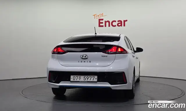 Hyundai Ioniq 2019 1.6 автомат (гидро), миниатюра 4