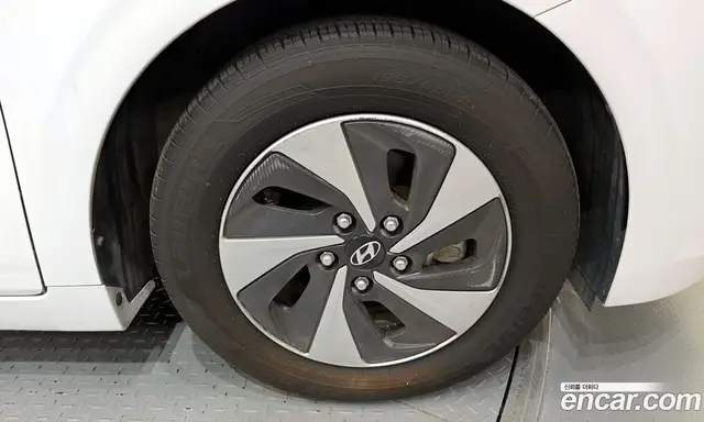 Hyundai Ioniq 2019 1.6 автомат (гидро), миниатюра 7