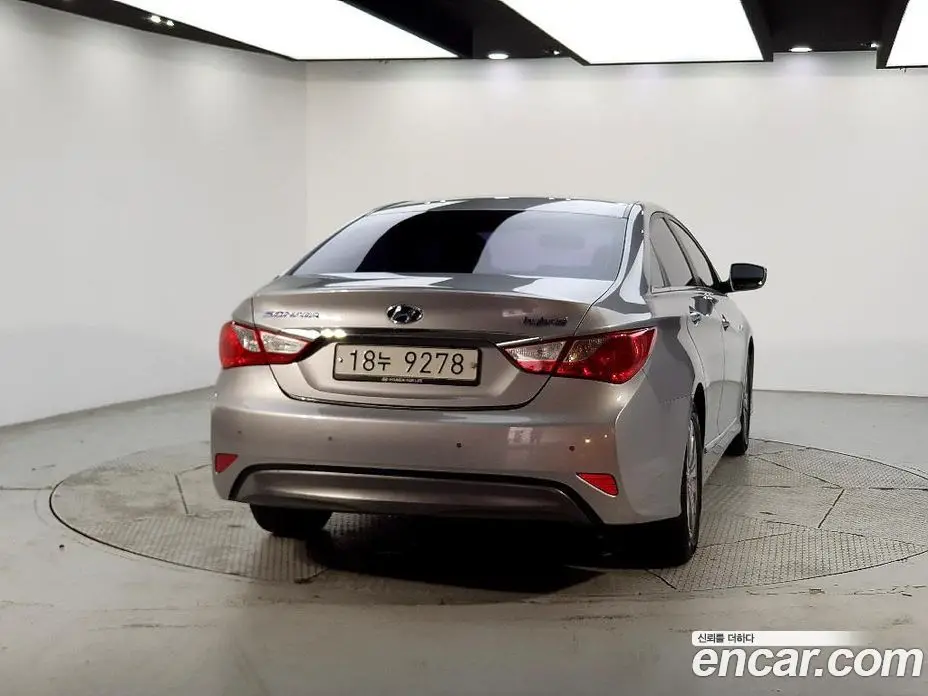 Hyundai Sonata 2014 2.0 автомат (гидро), фото 3