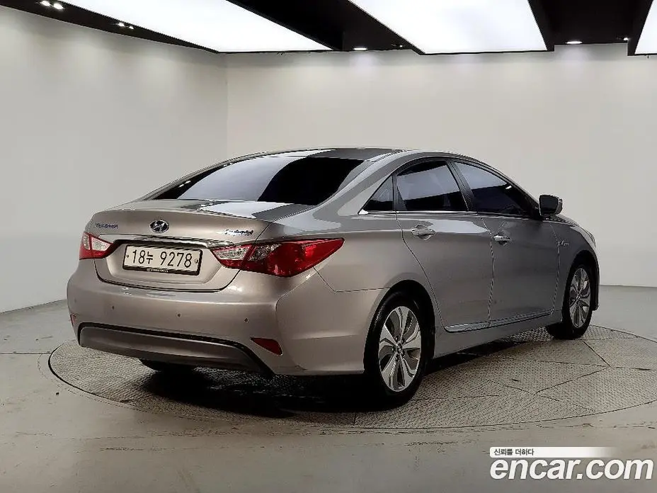 Hyundai Sonata 2014 2.0 автомат (гидро), фото 4
