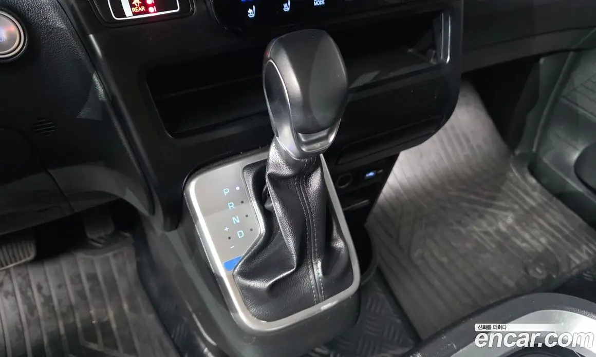 Hyundai Staria 2022 2.2 автомат (гидро), фото 9