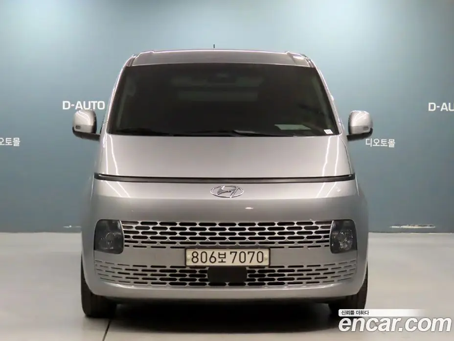 Hyundai Staria 2022 2.2 автомат (гидро), фото 14