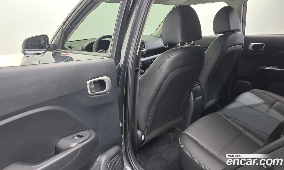 Hyundai Venue 2021 1.6 автомат (гидро), фото 18