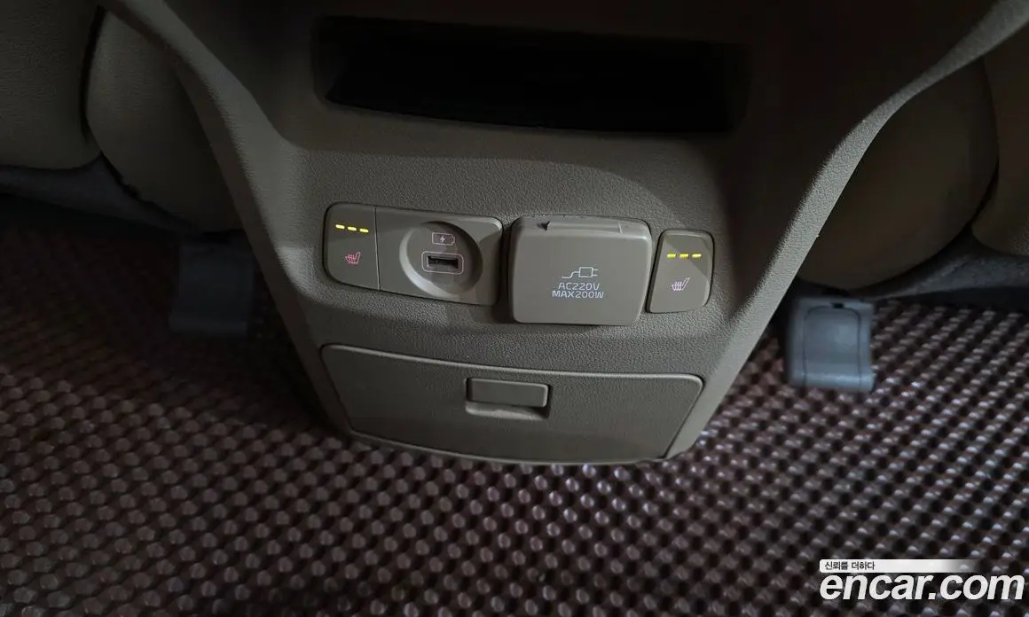 Kia Carnival 2018 2.2 автомат (гидро), фото 18 Kia Carnival 2018 2.2 автомат (гидро), фото 18