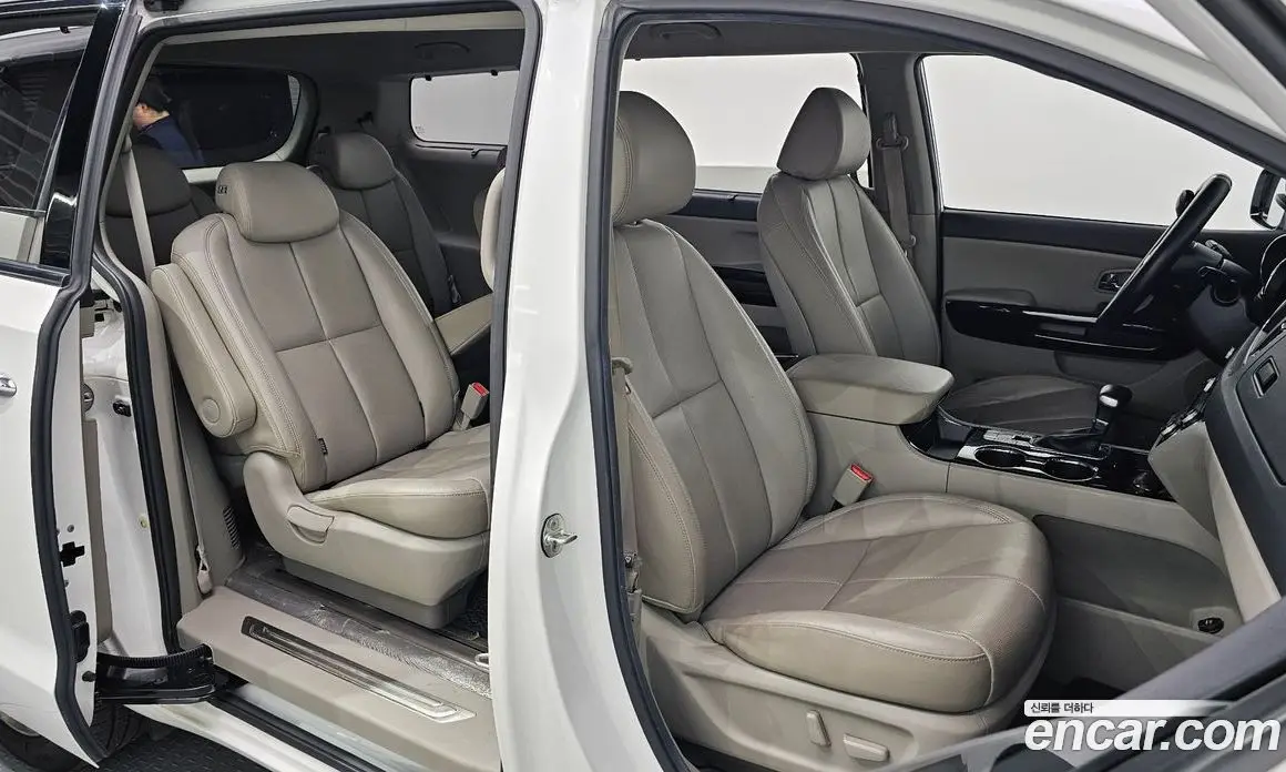 Kia Carnival 2018 2.2 автомат (гидро), фото 17 Kia Carnival 2018 2.2 автомат (гидро), фото 17