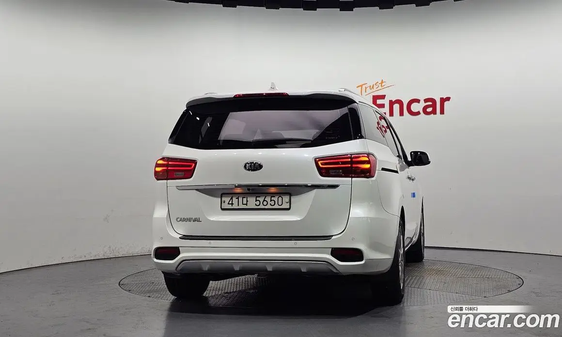 Kia Carnival 2018 2.2 автомат (гидро), фото 4 Kia Carnival 2018 2.2 автомат (гидро), фото 4