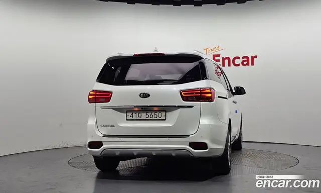 Kia Carnival 2018 2.2 автомат (гидро), миниатюра 4 Kia Carnival 2018 2.2 автомат (гидро), миниатюра 4