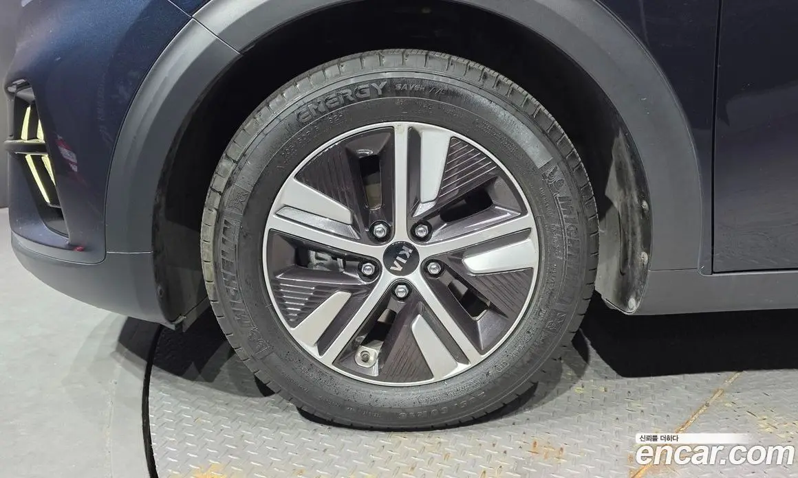 Kia Niro 2019 1.6 автомат (гидро), фото 5