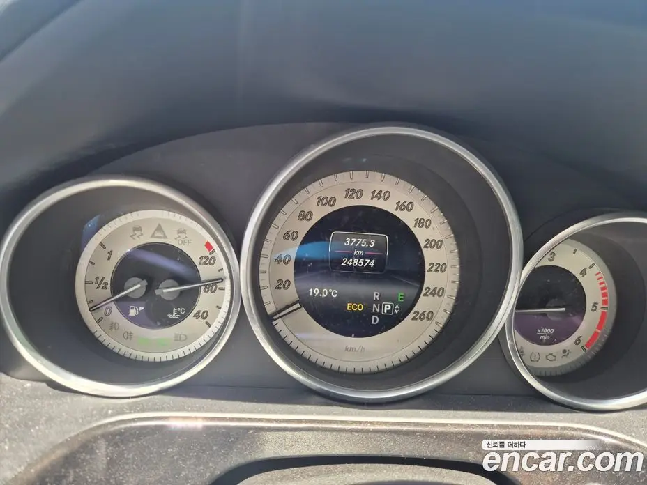 Mercedes-Benz E-Class 2013 2.1 автомат (гидро), фото 9 Mercedes-Benz E-Class 2013 2.1 автомат (гидро), фото 9