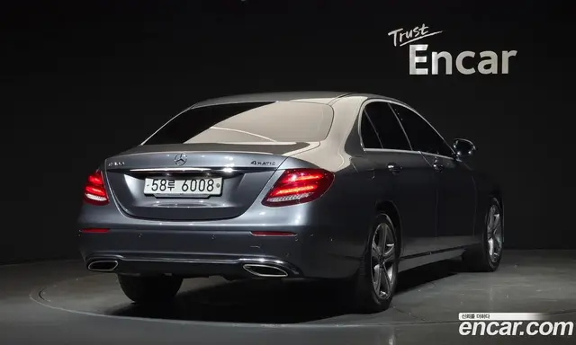 Mercedes-Benz E-Class 2018 2.0 автомат (гидро), миниатюра 2