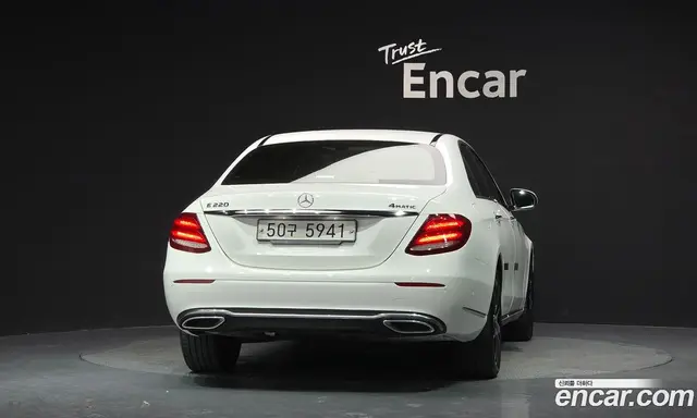 Mercedes-Benz E-Class 2019 1.9 автомат (гидро), миниатюра 4
