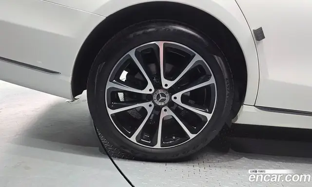 Mercedes-Benz E-Class 2019 1.9 автомат (гидро), миниатюра 5