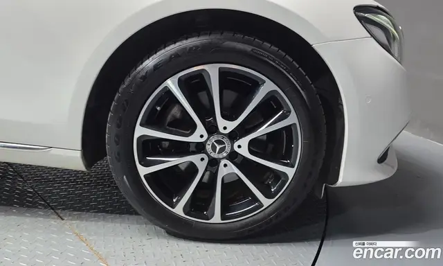 Mercedes-Benz E-Class 2019 1.9 автомат (гидро), миниатюра 7