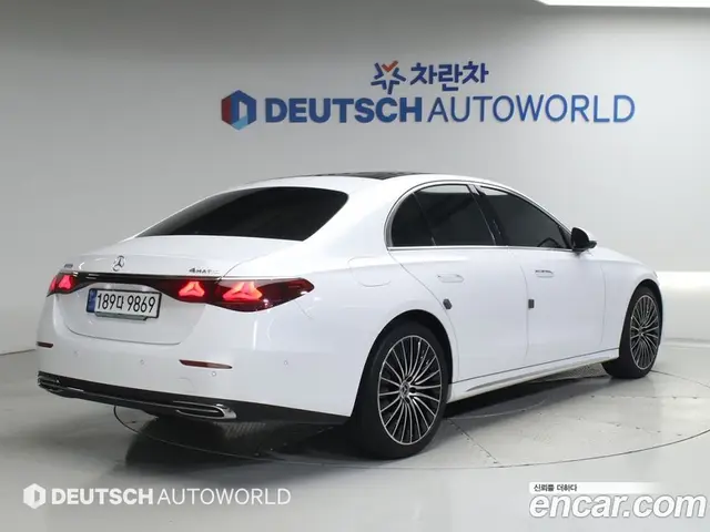Mercedes-Benz E-Class 2024 3.0 автомат (гидро), миниатюра 2