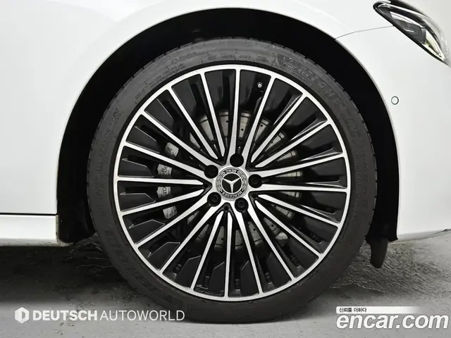 Mercedes-Benz E-Class 2024 3.0 автомат (гидро), миниатюра 5
