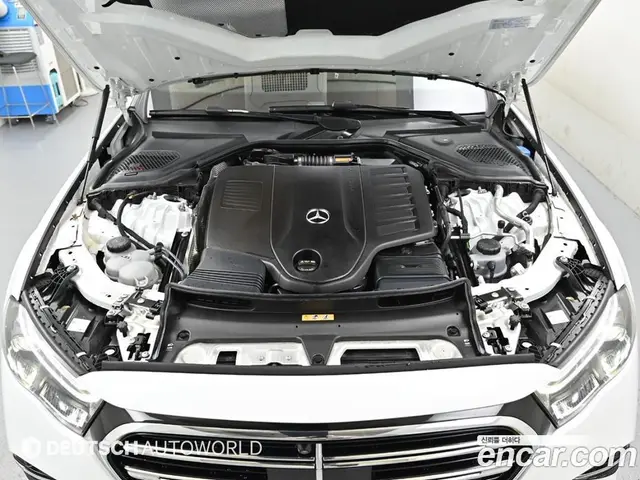 Mercedes-Benz E-Class 2024 3.0 автомат (гидро), миниатюра 6