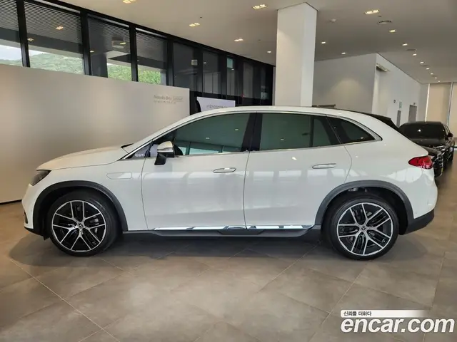 Mercedes-Benz EQE 2025 0.3 автомат (гидро), миниатюра 8